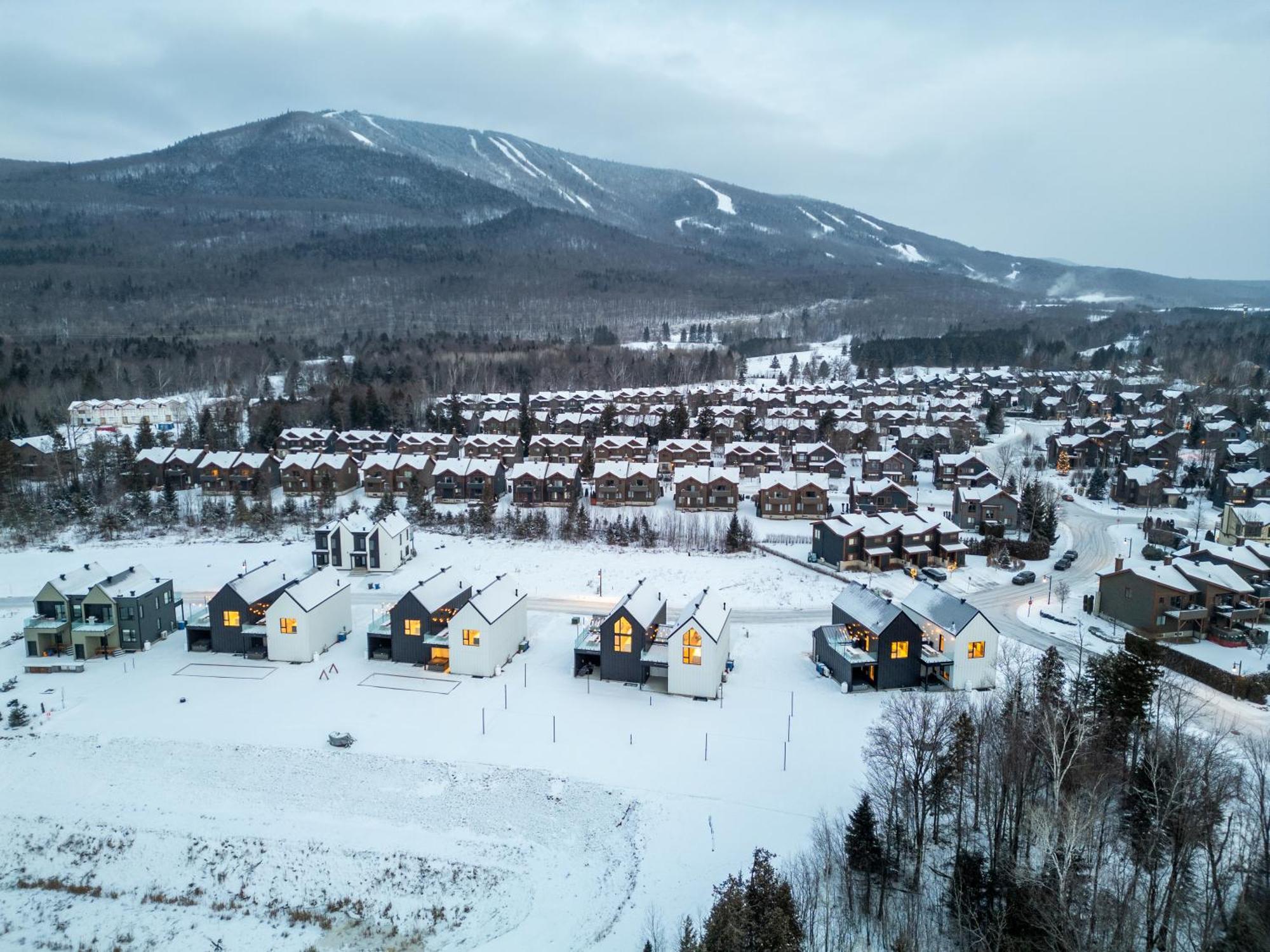 Sofa Villas Mont Sainte-Anne โบเพร ภายนอก รูปภาพ