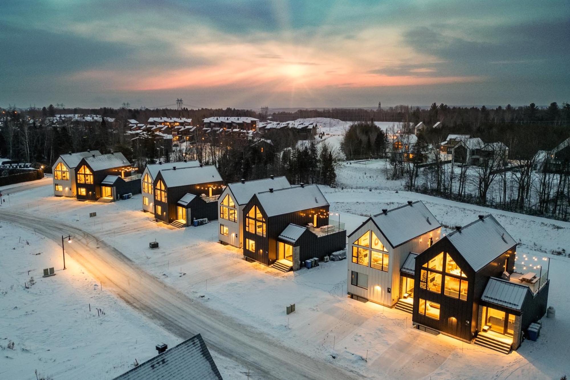 Sofa Villas Mont Sainte-Anne โบเพร ภายนอก รูปภาพ